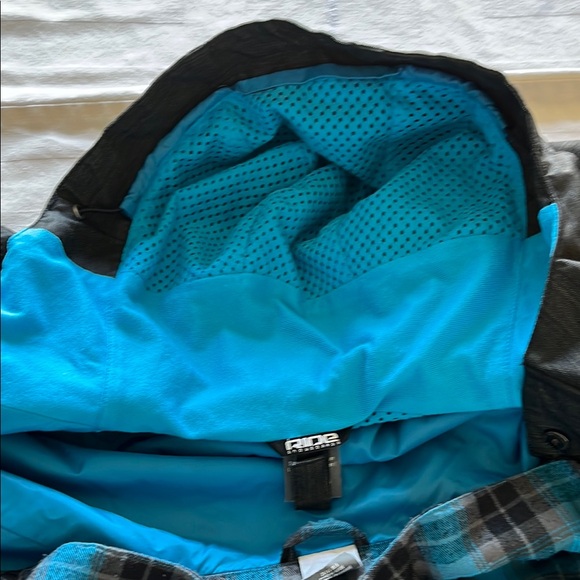 Ride Snowboard Jacket in Blue and Black - Picture 8 of 13